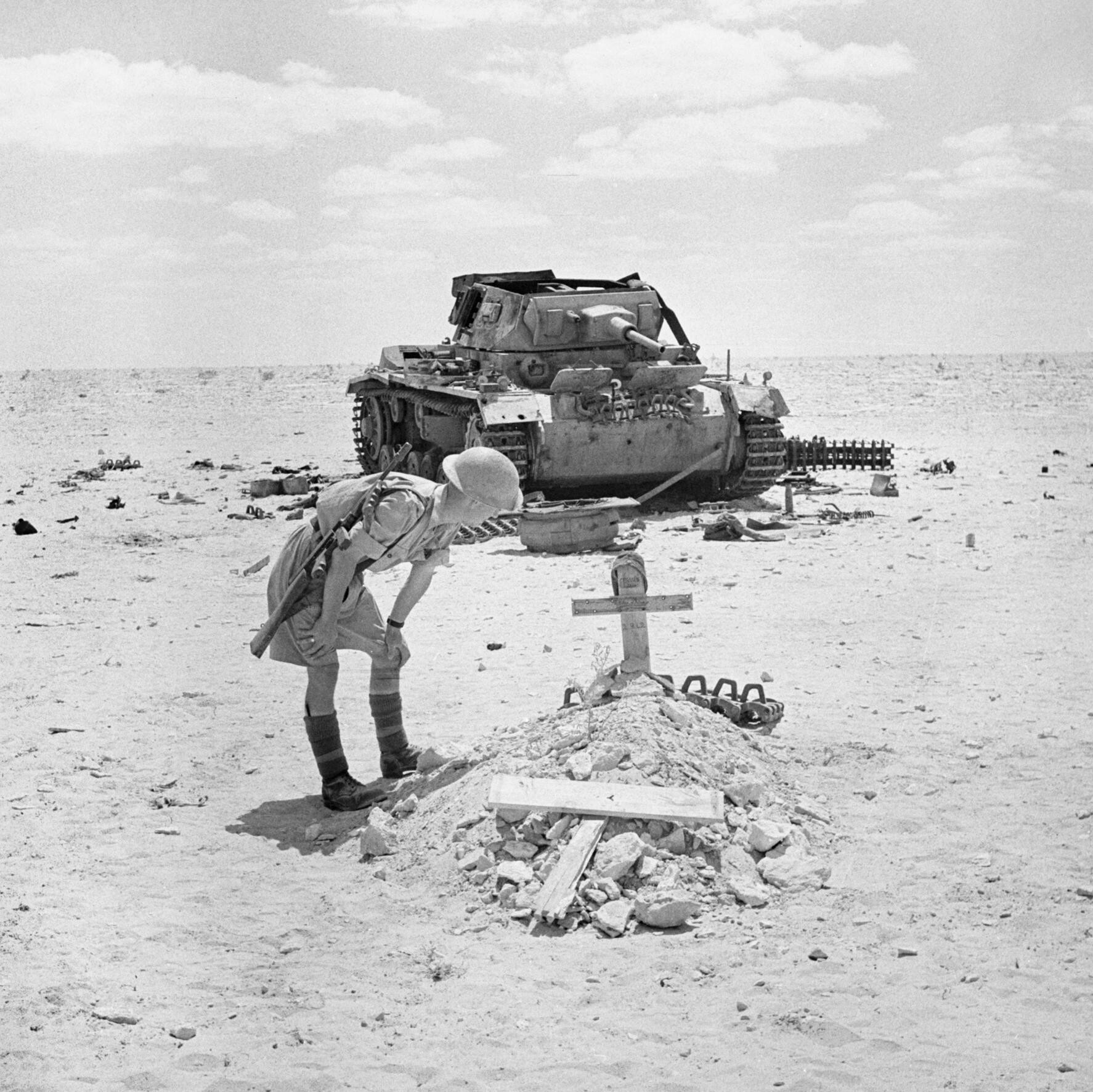 Pz.Kpfw. III Ausf.J (Fgst.Nr.72505) DAK Pz.Rgt.5 #501 {002}{a} A soldiers stops to inspect the grave of a German tank crew near their PzKpfw III knocked out in the Western Desert - 29th September 1942.jpg